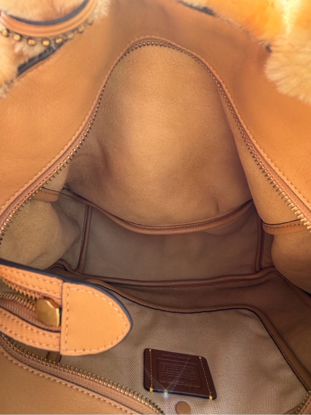 Coach Tote 28 Signature Shearling CC442 Tan Cream Faux Fur Bag Pristine Unused - Picture 16 of 16